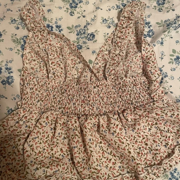 Chic Floral Ruffle Blouse - Picture 3 of 3